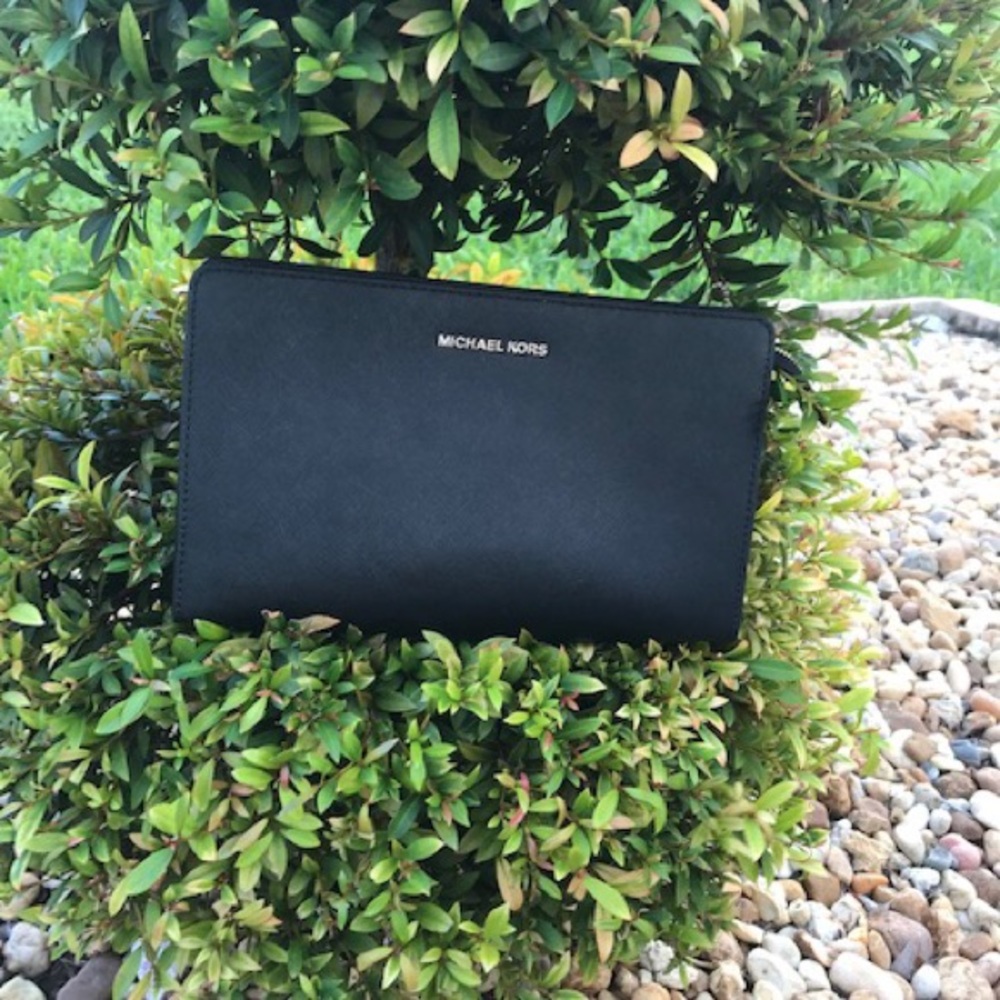 Black envelope Michael Kors Crossbody